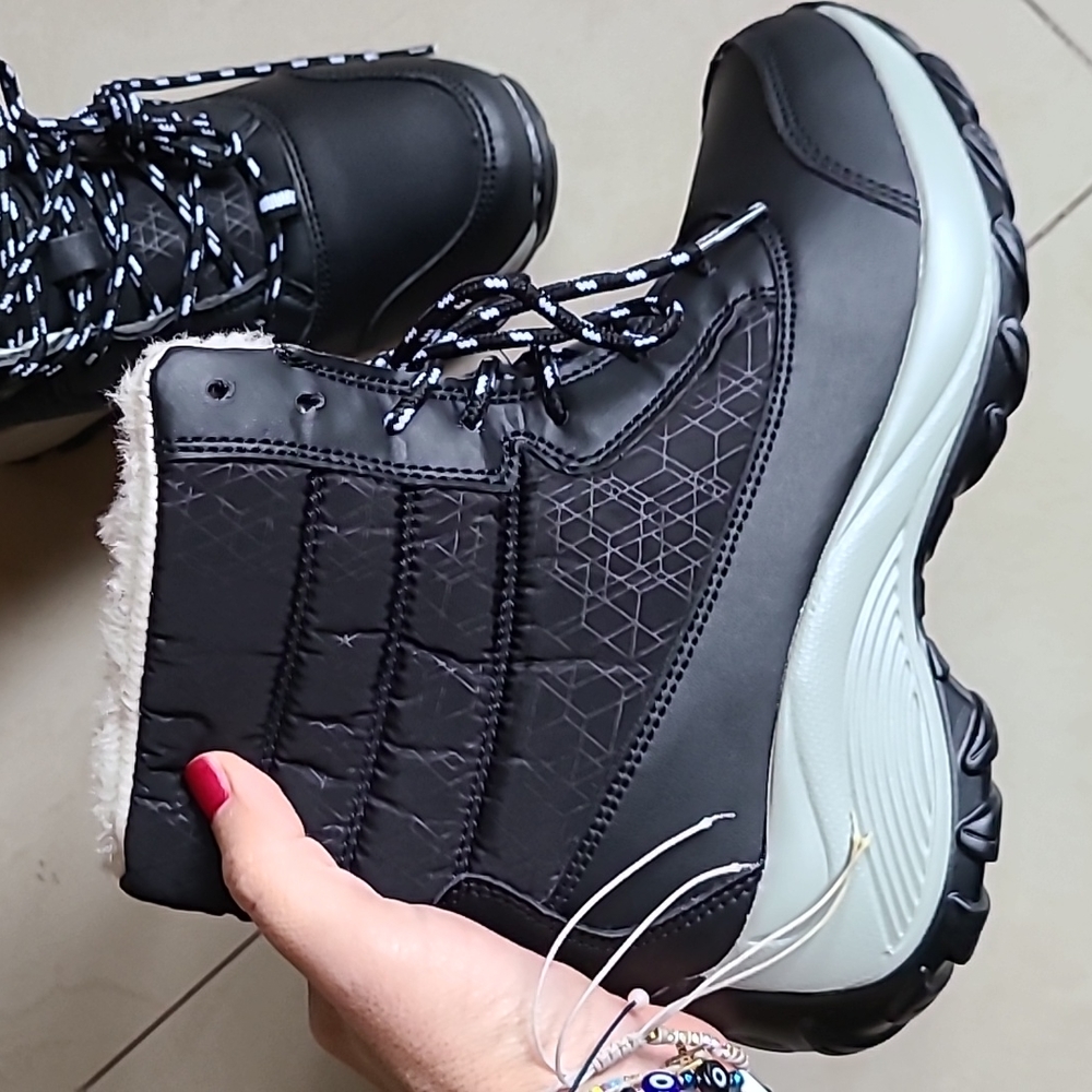 Snowboots - Picture 2 of 5